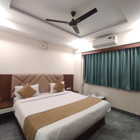Hotel Earth Inn, Subhash Bridge, Rto Circle, Ahmedabad Exterior foto