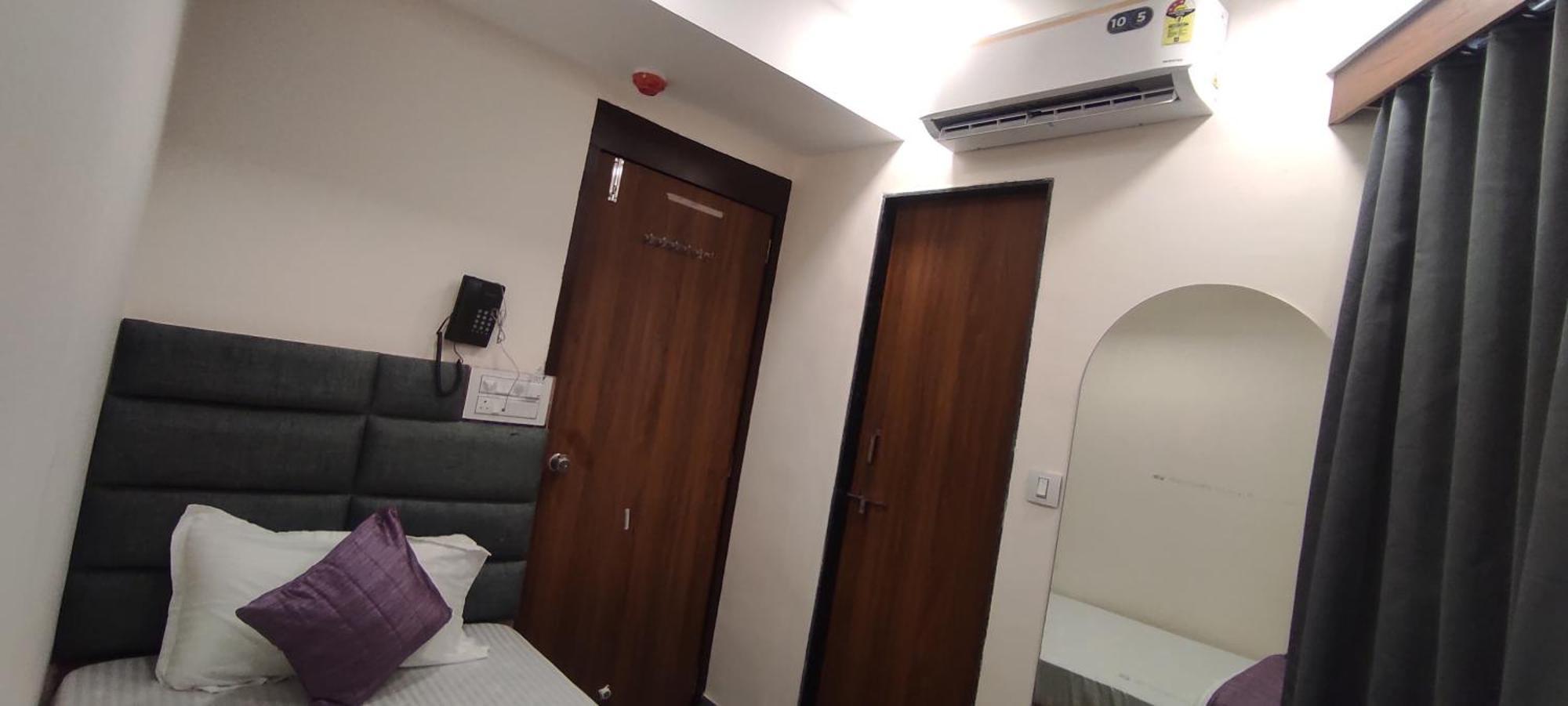 Hotel Earth Inn, Subhash Bridge, Rto Circle, Ahmedabad Exterior foto