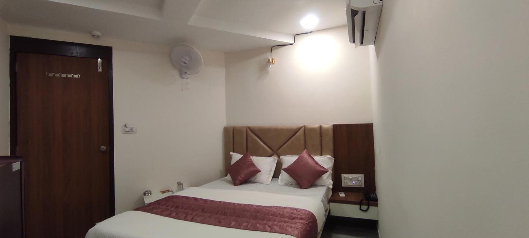 Hotel Earth Inn, Subhash Bridge, Rto Circle, Ahmedabad Exterior foto