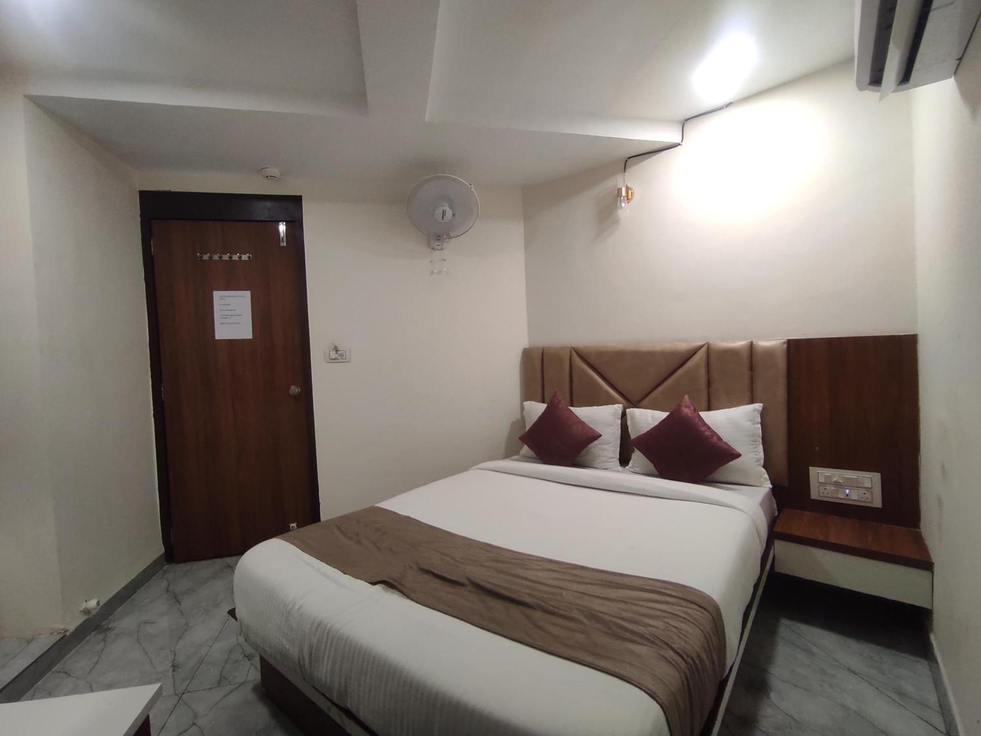 Hotel Earth Inn, Subhash Bridge, Rto Circle, Ahmedabad Exterior foto