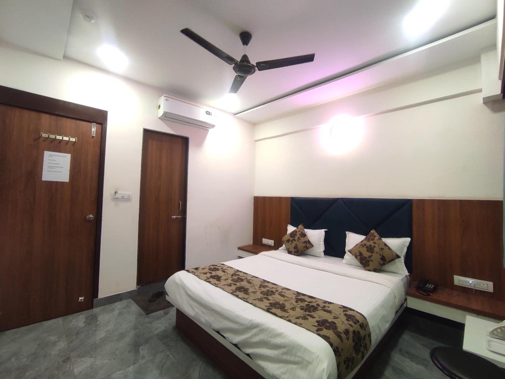 Hotel Earth Inn, Subhash Bridge, Rto Circle, Ahmedabad Exterior foto