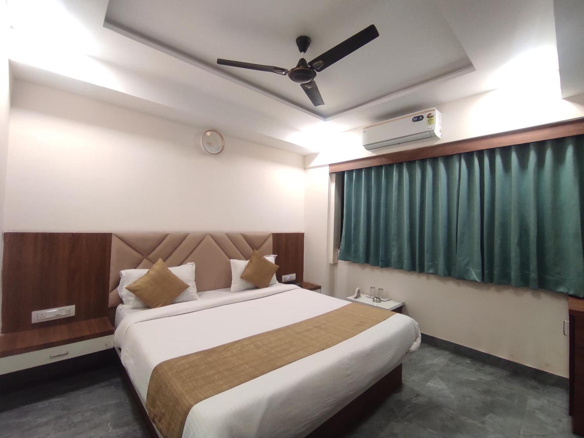 Hotel Earth Inn, Subhash Bridge, Rto Circle, Ahmedabad Exterior foto