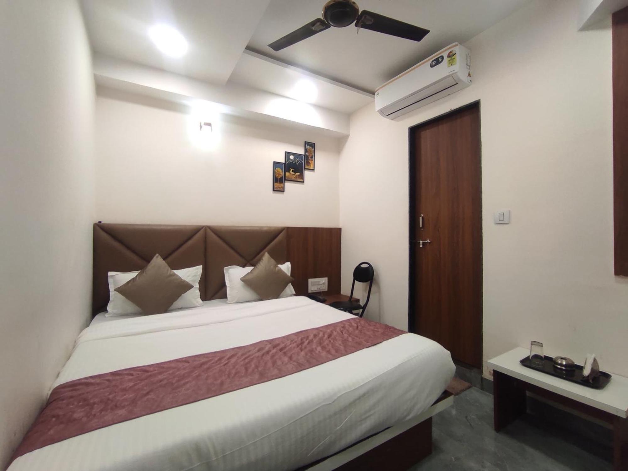 Hotel Earth Inn, Subhash Bridge, Rto Circle, Ahmedabad Exterior foto